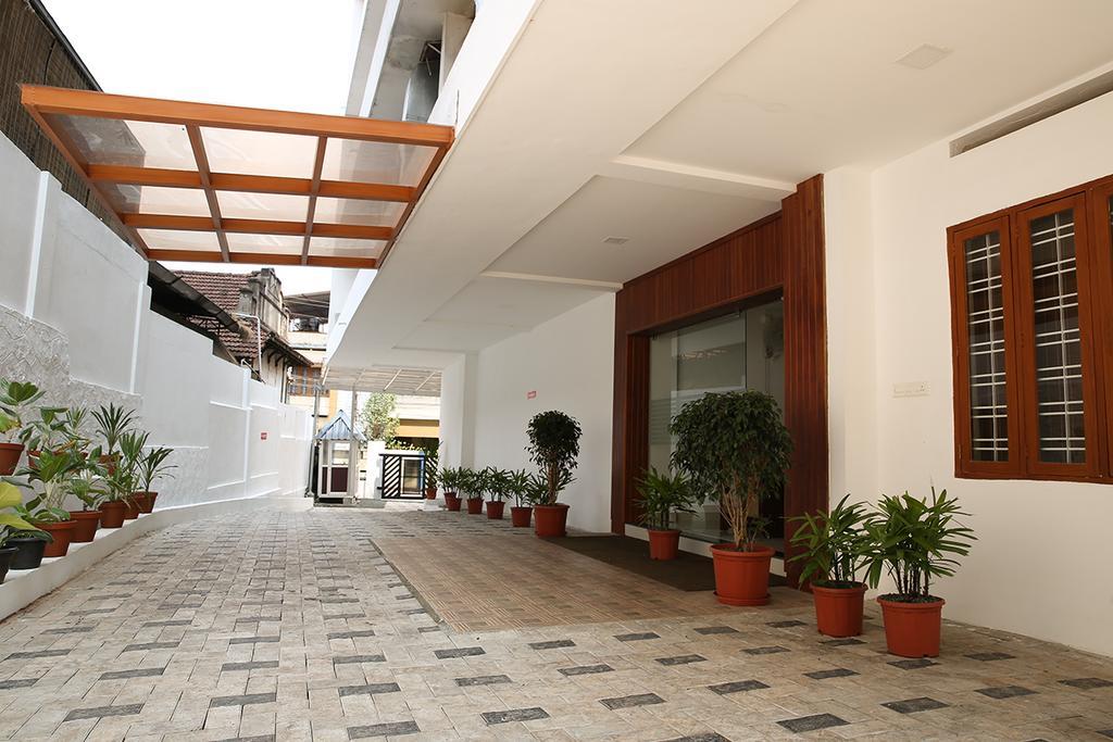 Iswarya Residency Hotel Kottayam Exterior photo